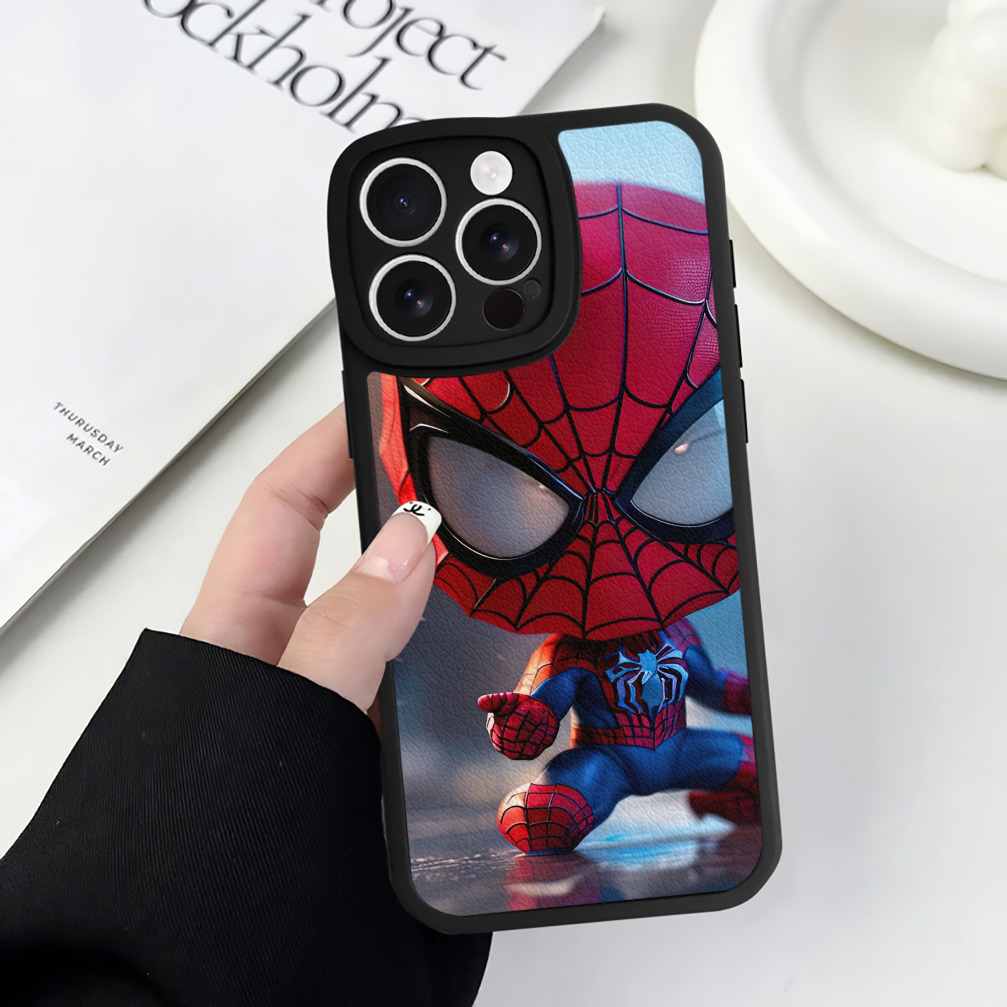 （画像用） Spider Man スパイダーマン 【iPhone 16シリーズ対応】シリコンスマホケース（レザー調） 材質：シリコン